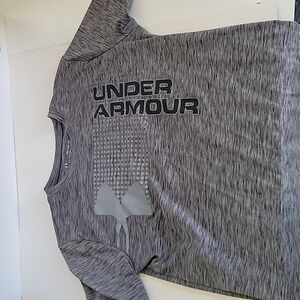 Grey youth Under Armour tshirt